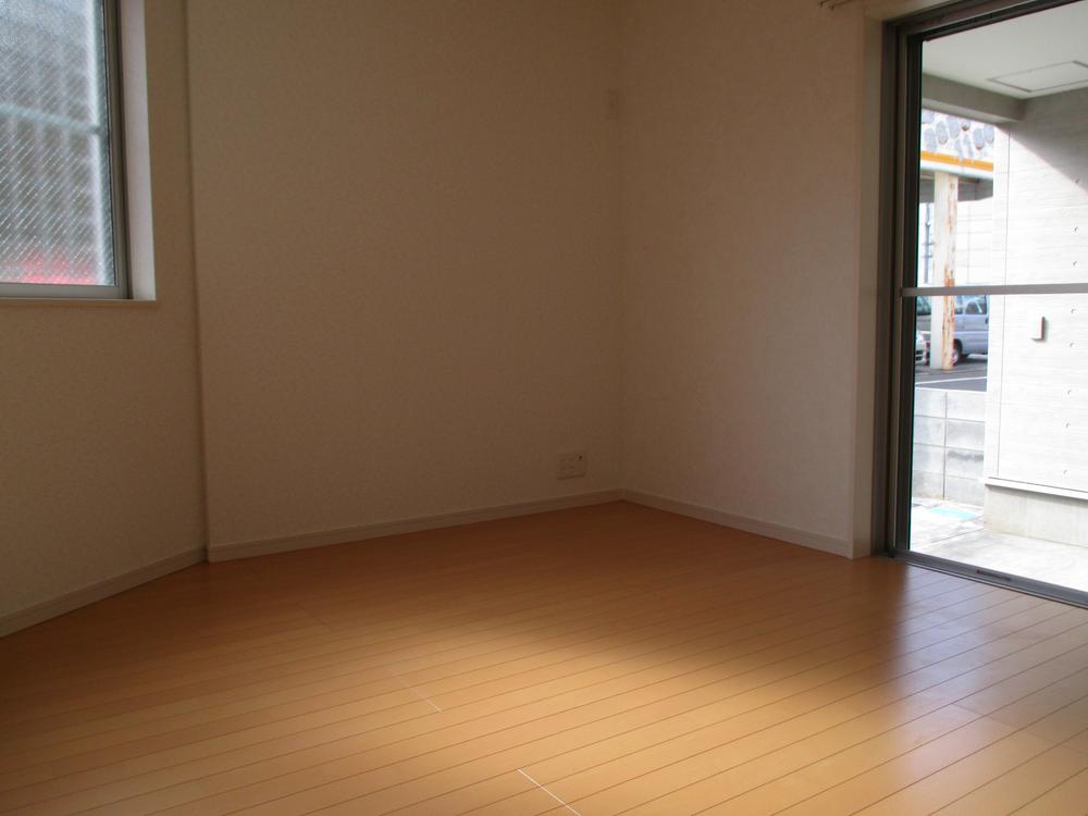Same specifications photos (appearance). 1F even sunny, Because it is a three-way corner lot.