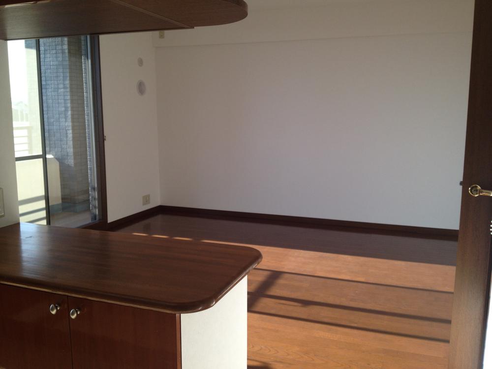 Living. Good bright living of per yang is equipped with floor heating