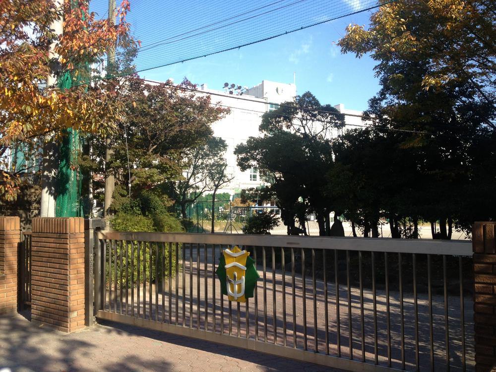 Junior high school. 100m to Kasai second junior high school