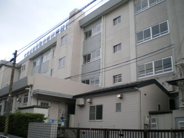 Junior high school. Municipal Komatsugawa until the second junior high school (junior high school) 380m
