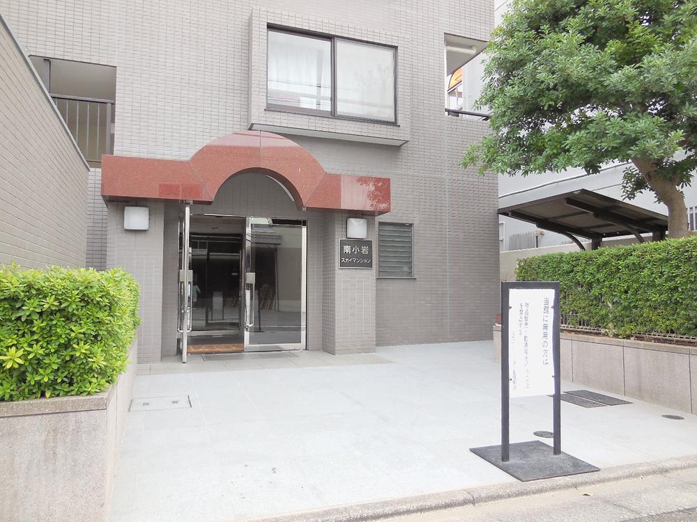 Entrance. Approach will produce a feeling of luxury.