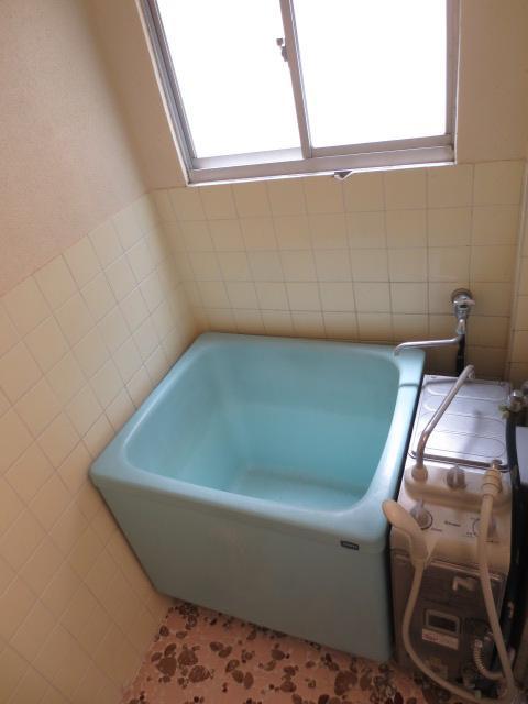 Bath. Bathroom