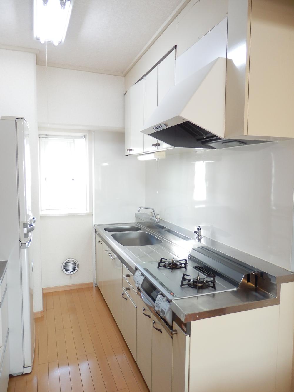 Kitchen. Indoor (10 May 2013) Shooting