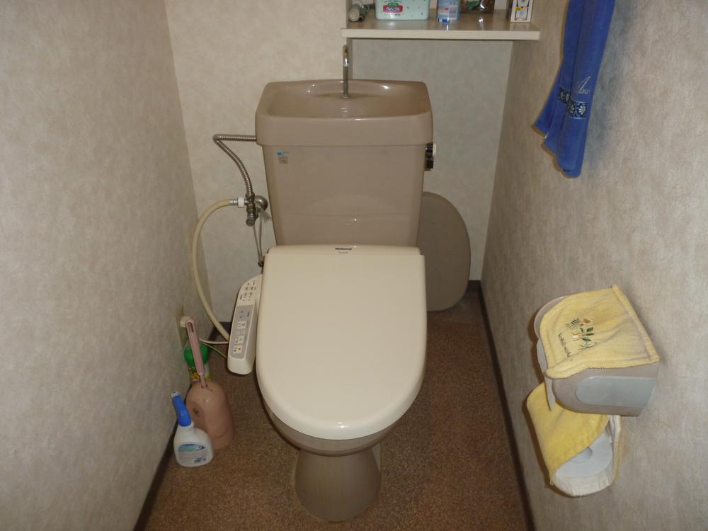 Toilet. Indoor (11 May 2013) Shooting