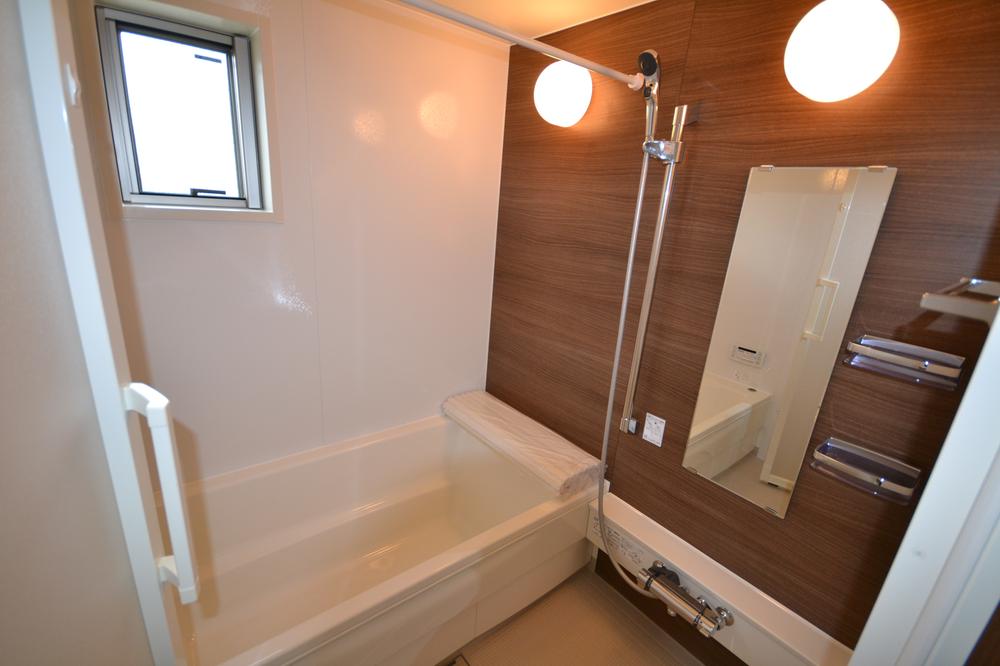 Same specifications photo (bathroom). Seller same specifications construction cases