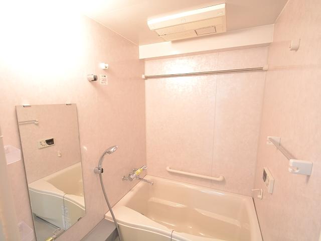 Bathroom. Bell Jules Fuchu-cho Bubai bathroom