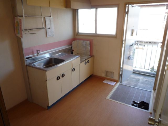 Kitchen. This window also has easy ventilation in the kitchen