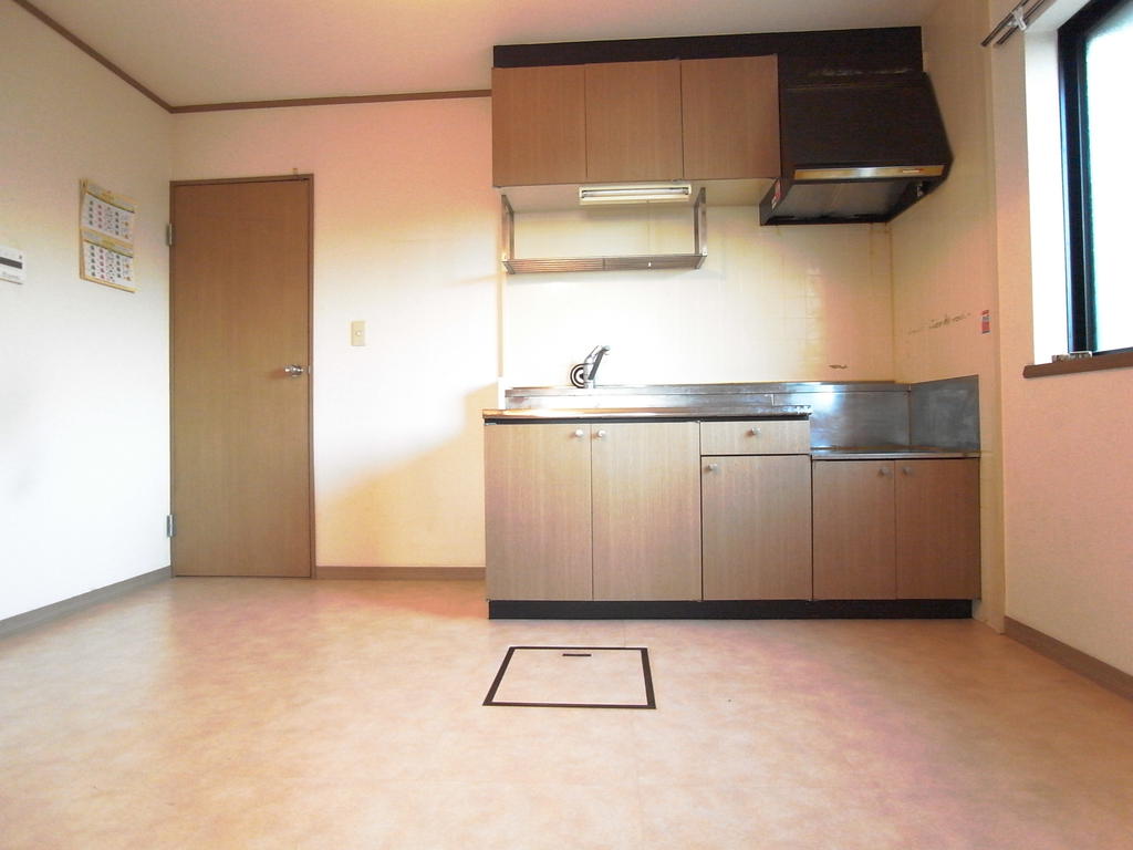 Kitchen.  ◆ Dining space