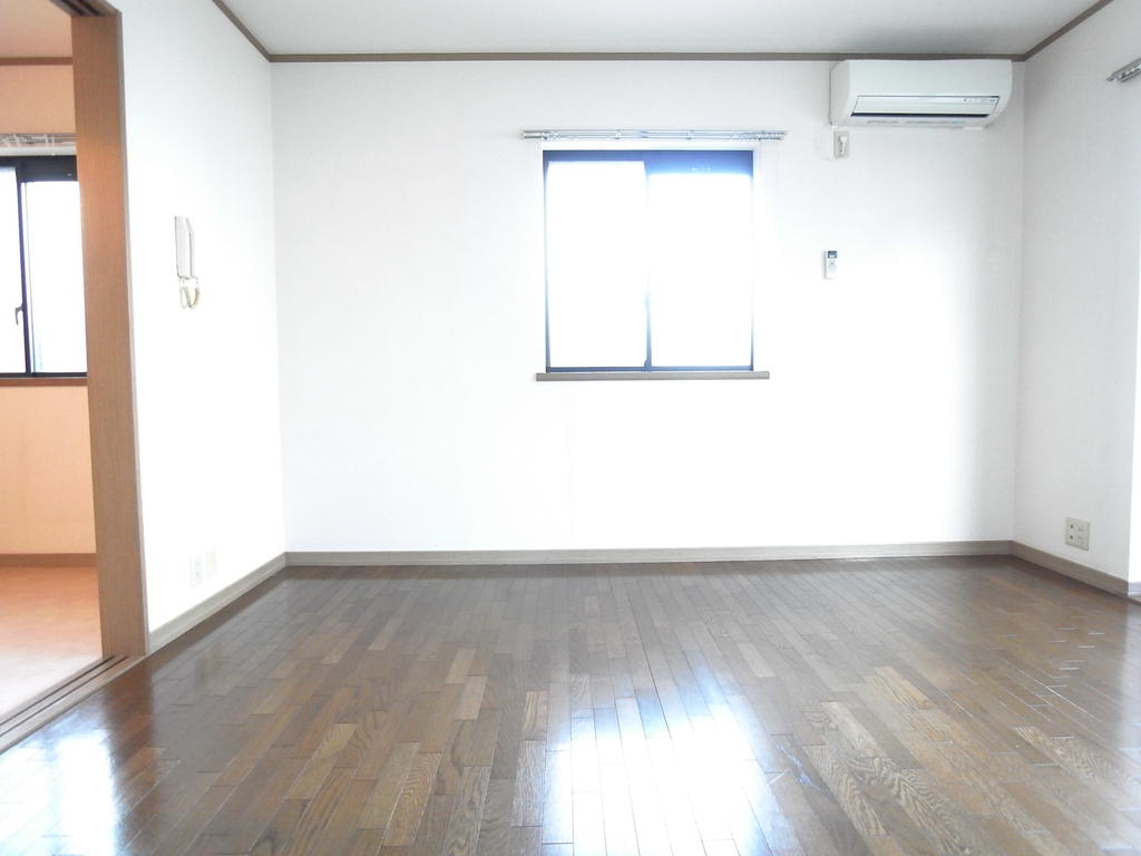 Living and room.  ◆ Western-style 6 Pledge