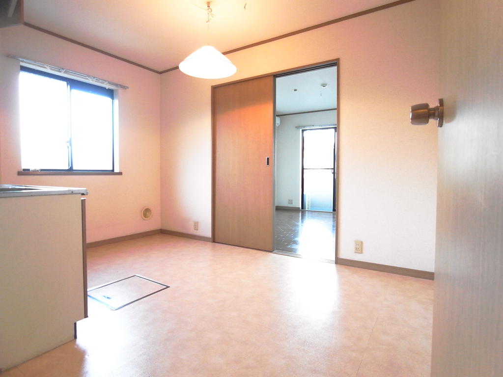 Living and room.  ◆ Dining space