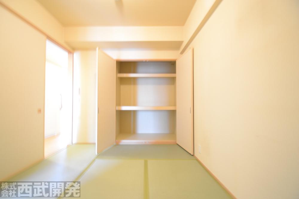 Non-living room. Japanese-style room 6 tatami With closet