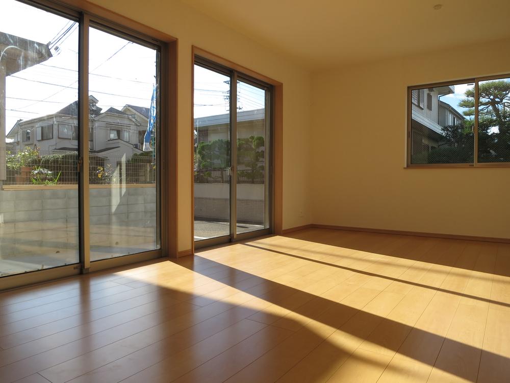 Living. Local (12 May 2013) Shooting