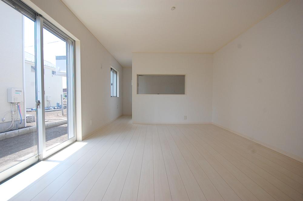 Same specifications photos (living). Seller construction cases