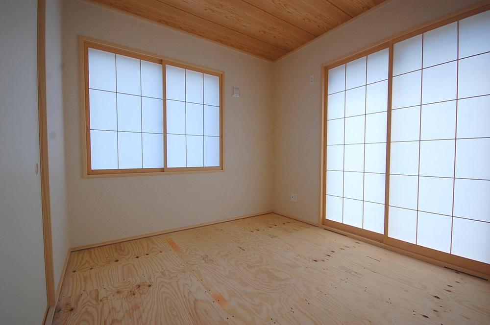 Non-living room. Seller construction cases