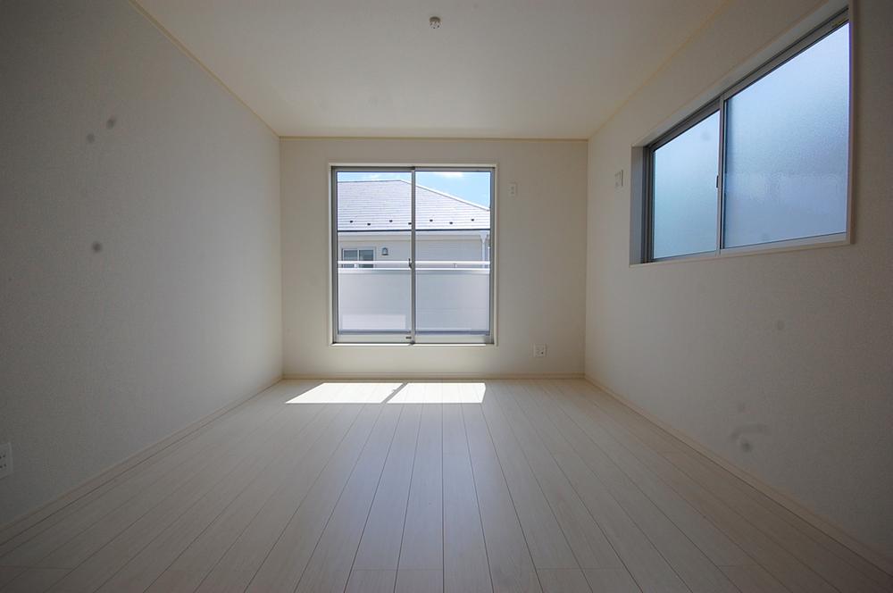 Non-living room. Seller construction cases