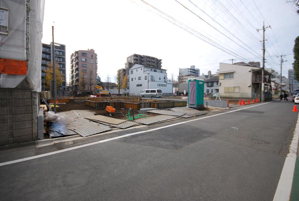 Local photos, including front road. Local (2013 December shooting)