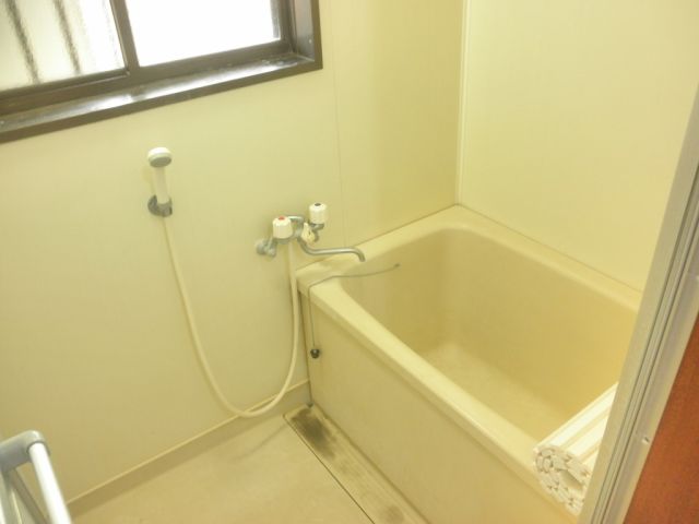 Bath. Shimo ventilation because there is a window