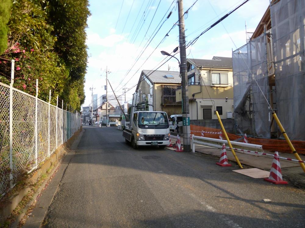 Local photos, including front road. Frontal road
