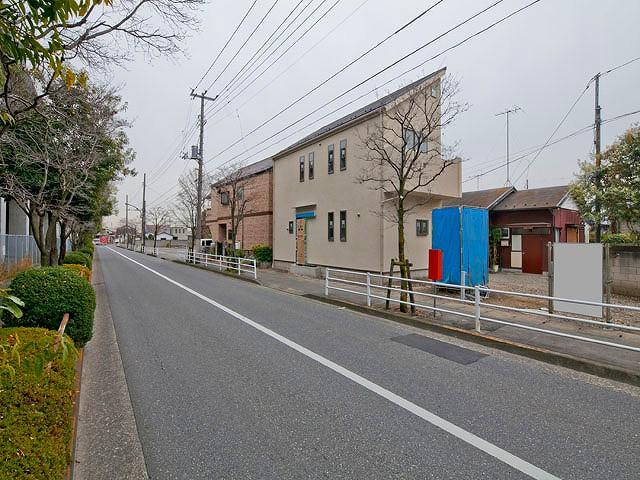 Local photos, including front road. Local (11 May 2013) Shooting