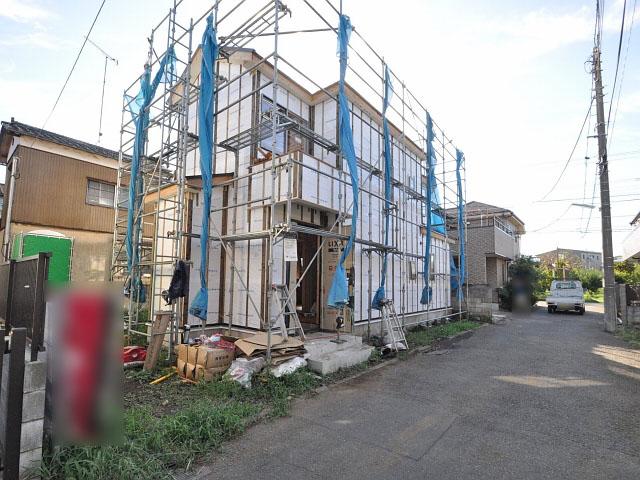 Local photos, including front road. Contact road situation