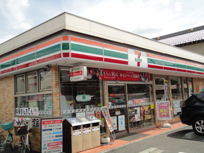 Convenience store. 240m to Seven-Eleven (convenience store)