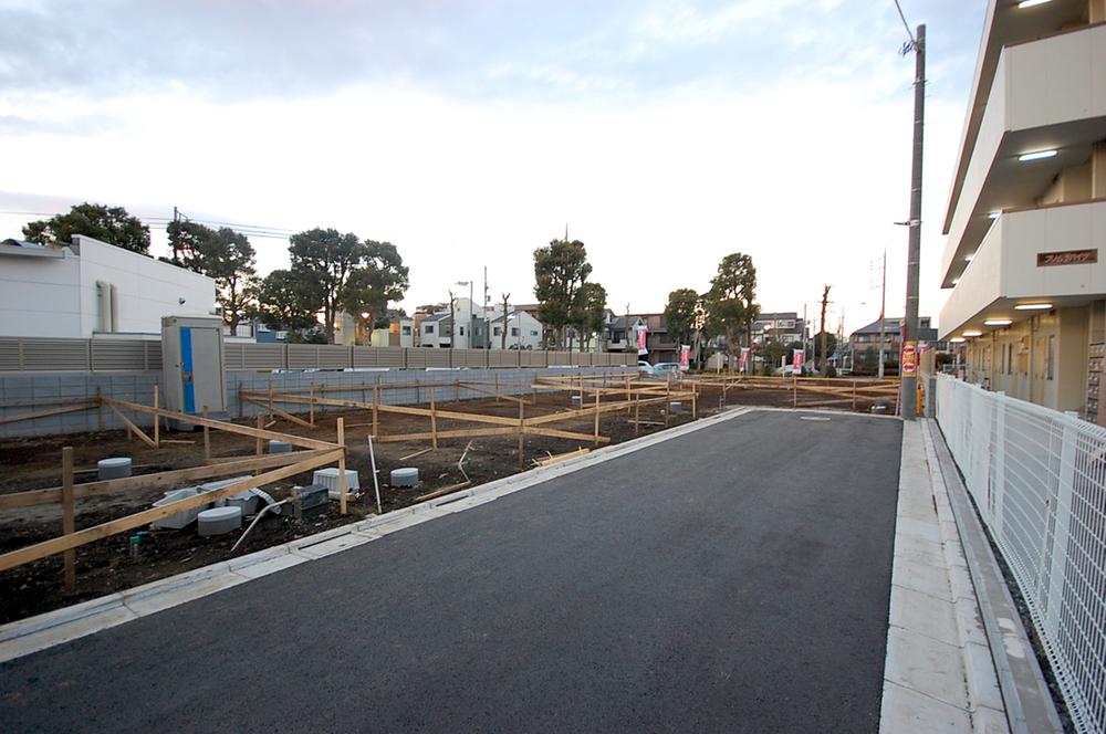 Local photos, including front road. Local (12 May 2013) Shooting