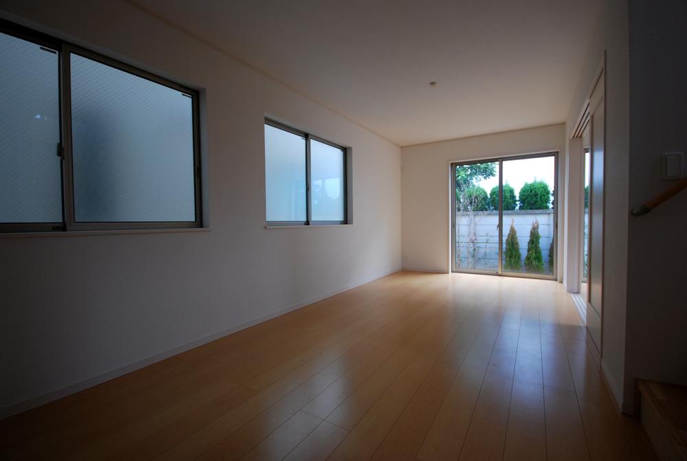 Same specifications photos (living). Seller construction cases