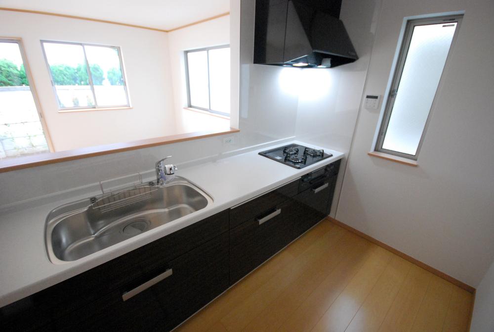 Same specifications photo (kitchen). Seller construction cases