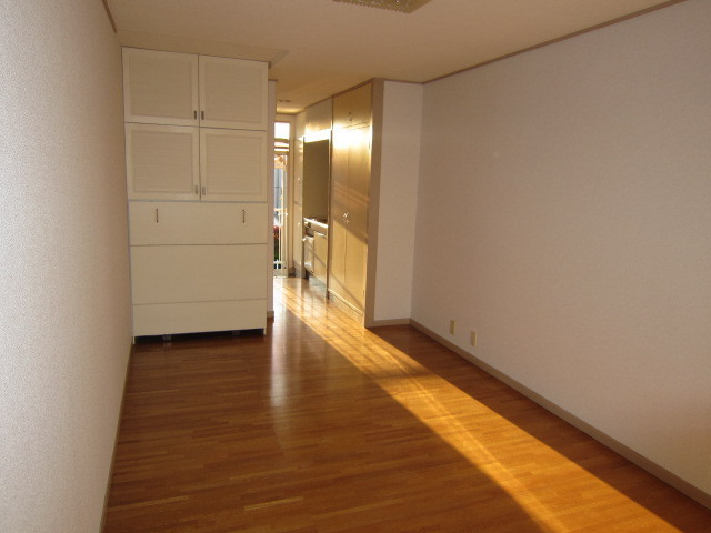 Other room space. Flooring