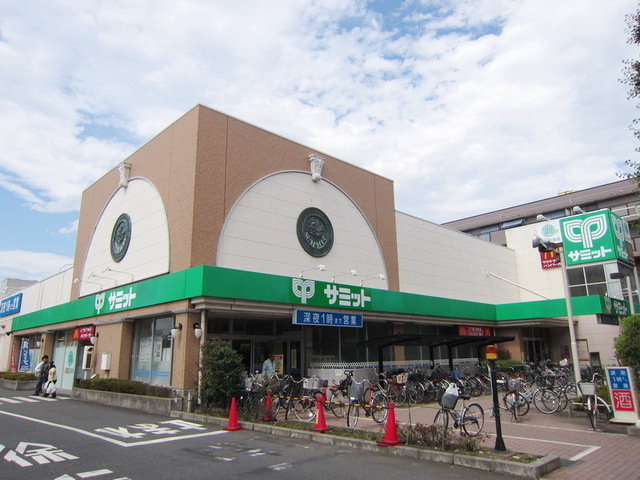 Supermarket. 400m to Summit (super)