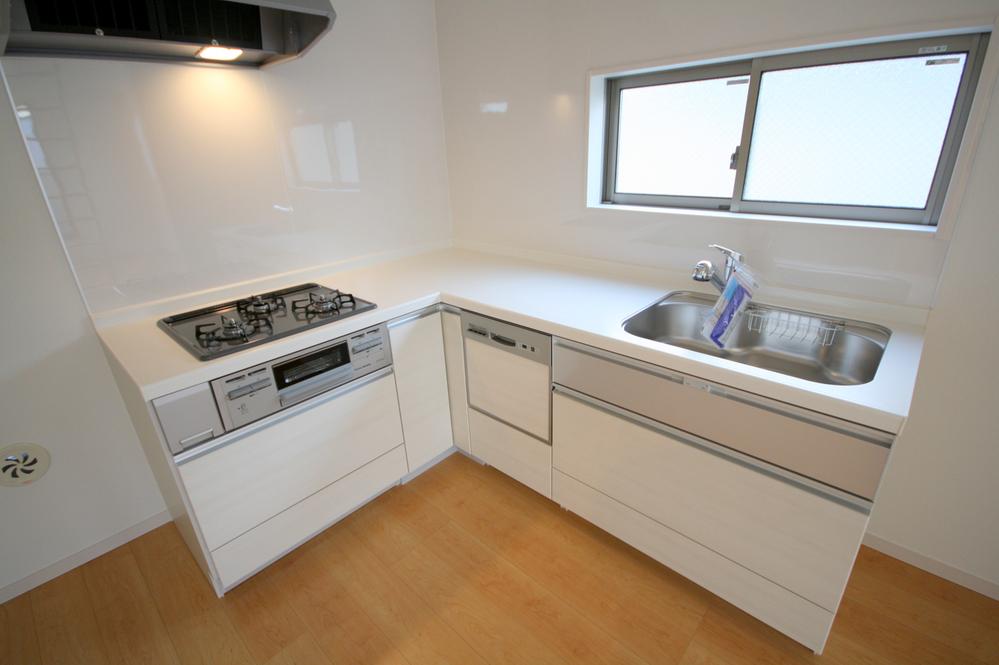 Kitchen. Indoor (11 May 2013) Shooting