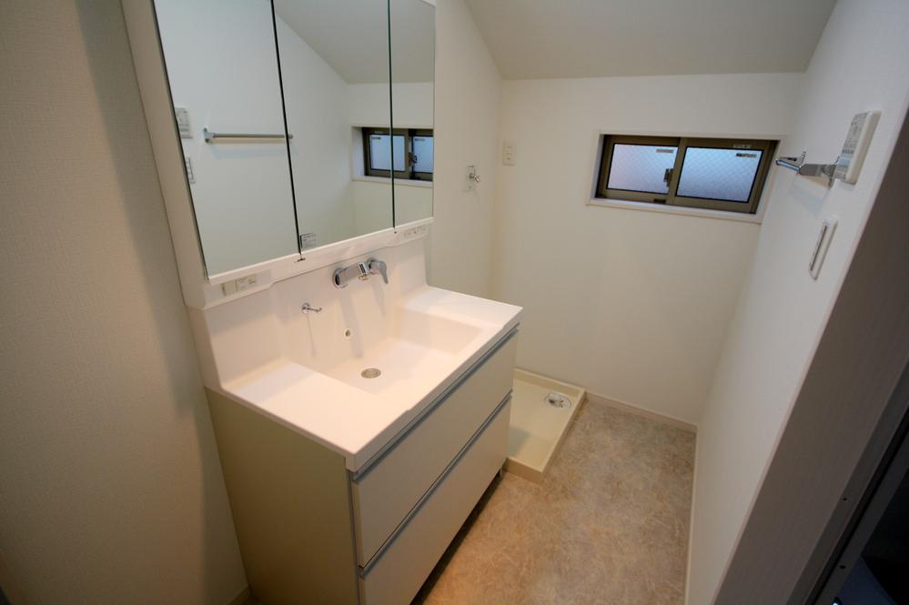 Wash basin, toilet. Indoor (11 May 2013) Shooting