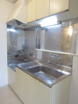 Kitchen. 2-neck is a gas stove can be installed