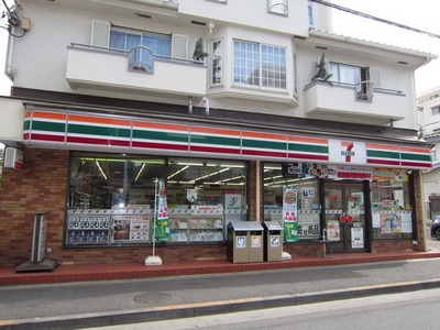 Convenience store. Seven-Eleven (convenience store) to 350m