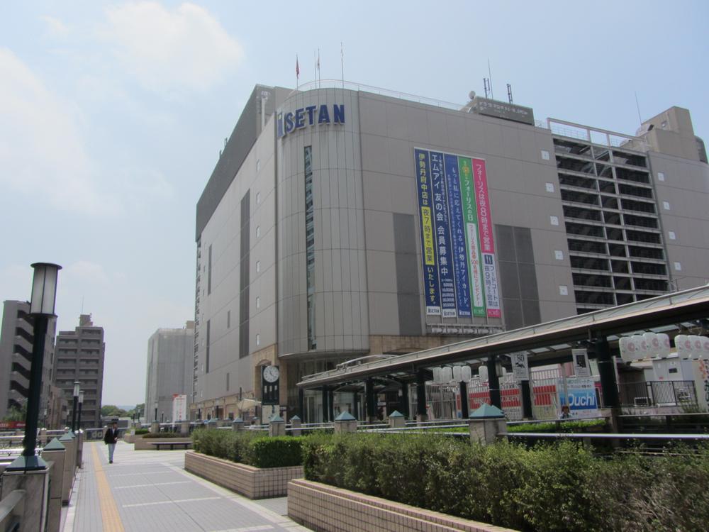 Shopping centre. 520m to Isetan