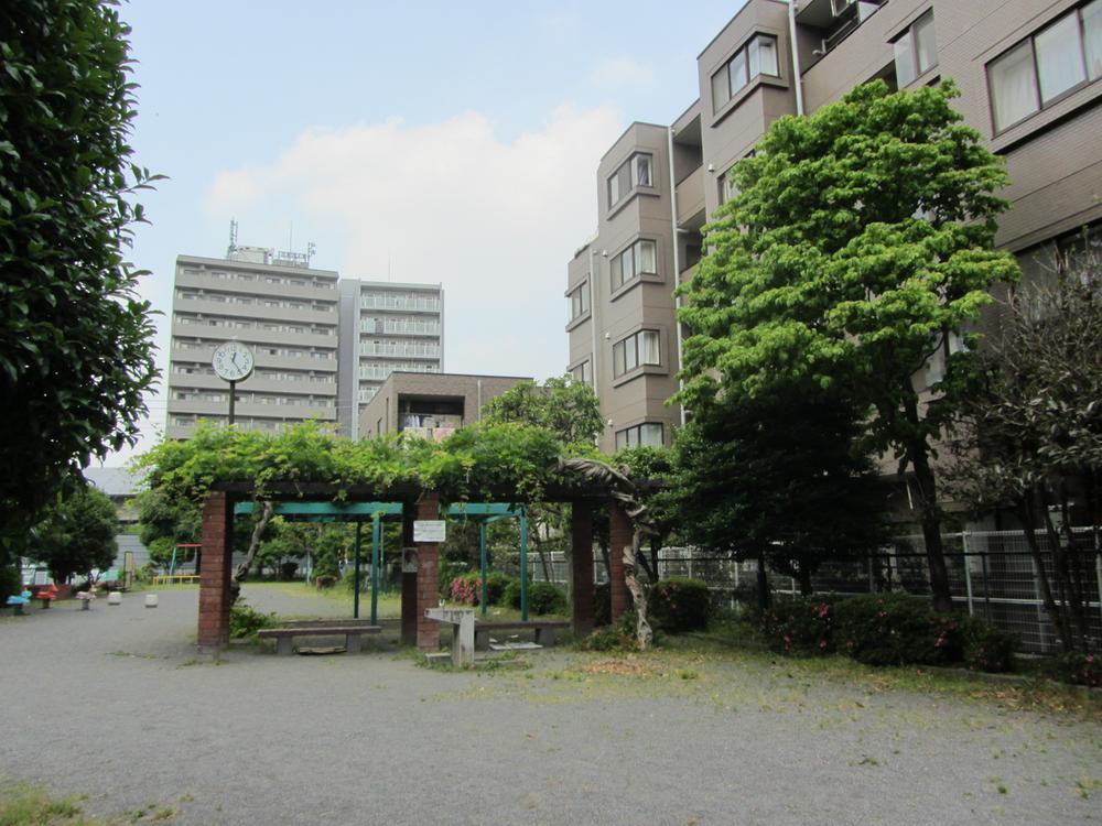 Local appearance photo. Fuchu-cho Miyanishi park adjacent