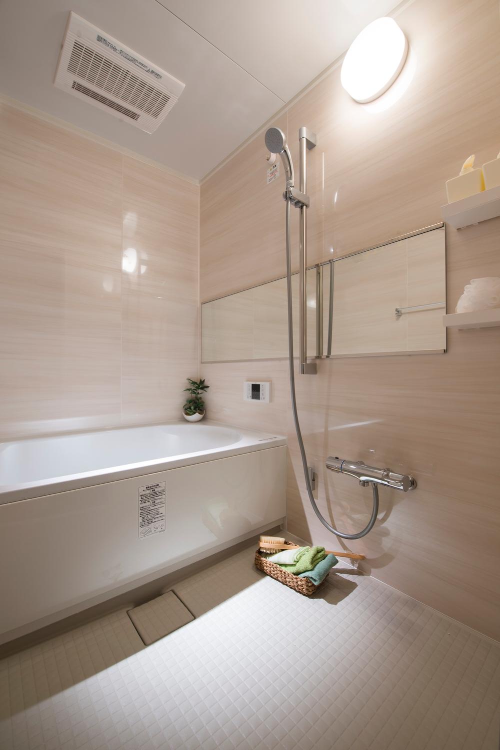 Bathroom. Clean and comfortable bathroom, Equipped with a 24-hour ventilation system. We have also installed a bathroom ventilation drying heater to dry out the laundry in the day or at night rain.