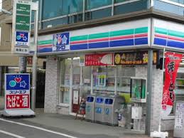 Convenience store. Three F Higashifuchu Station store up to (convenience store) 105m