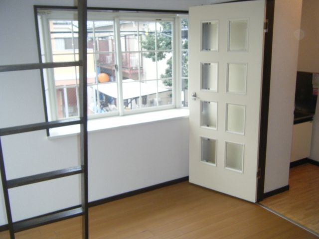 Living and room. Room viewed from loft