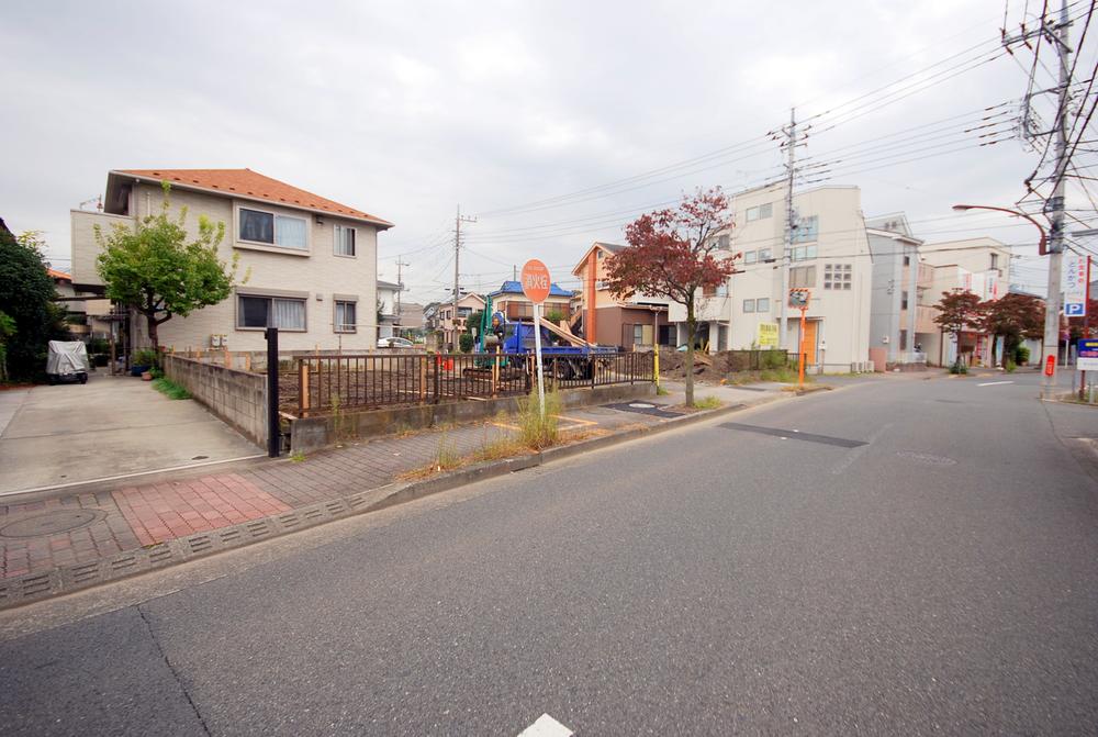 Local photos, including front road. Local (10 May 2013) Shooting