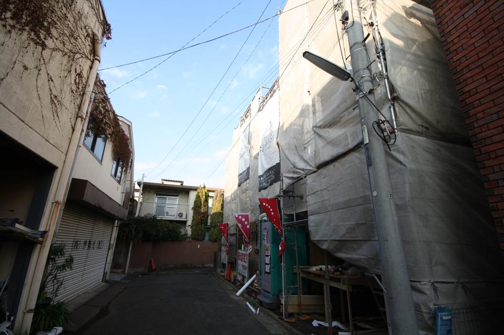 Local photos, including front road. Local (11 May 2013) Shooting