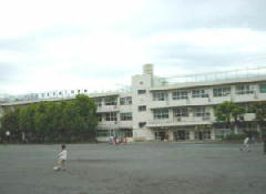 Primary school. 270m to Fuchu eighth elementary school (elementary school)