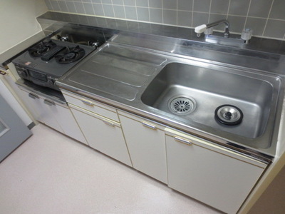 Kitchen. It is convenient to the sink is wide. 