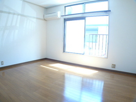 Living and room. It is a bright room with south-facing