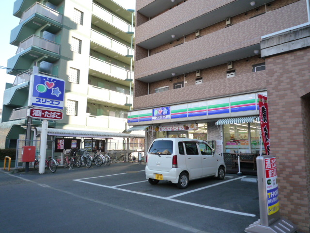 Convenience store. Three F Fuchu Hon'yado store up (convenience store) 393m