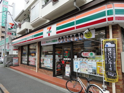 Convenience store. 150m to Seven-Eleven (convenience store)