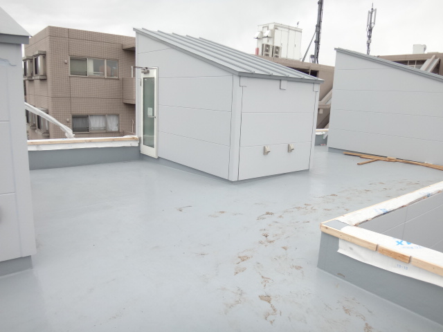 Other common areas. Table laid deck ・ Set the chair