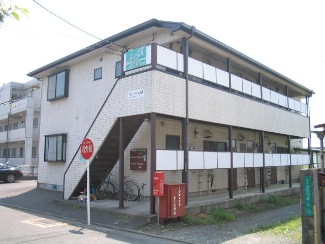 Building appearance. One entered was a good location from the main street