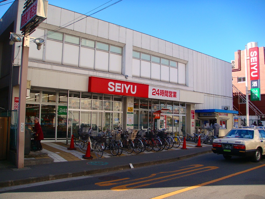 Supermarket. Seiyu to (super) 761m