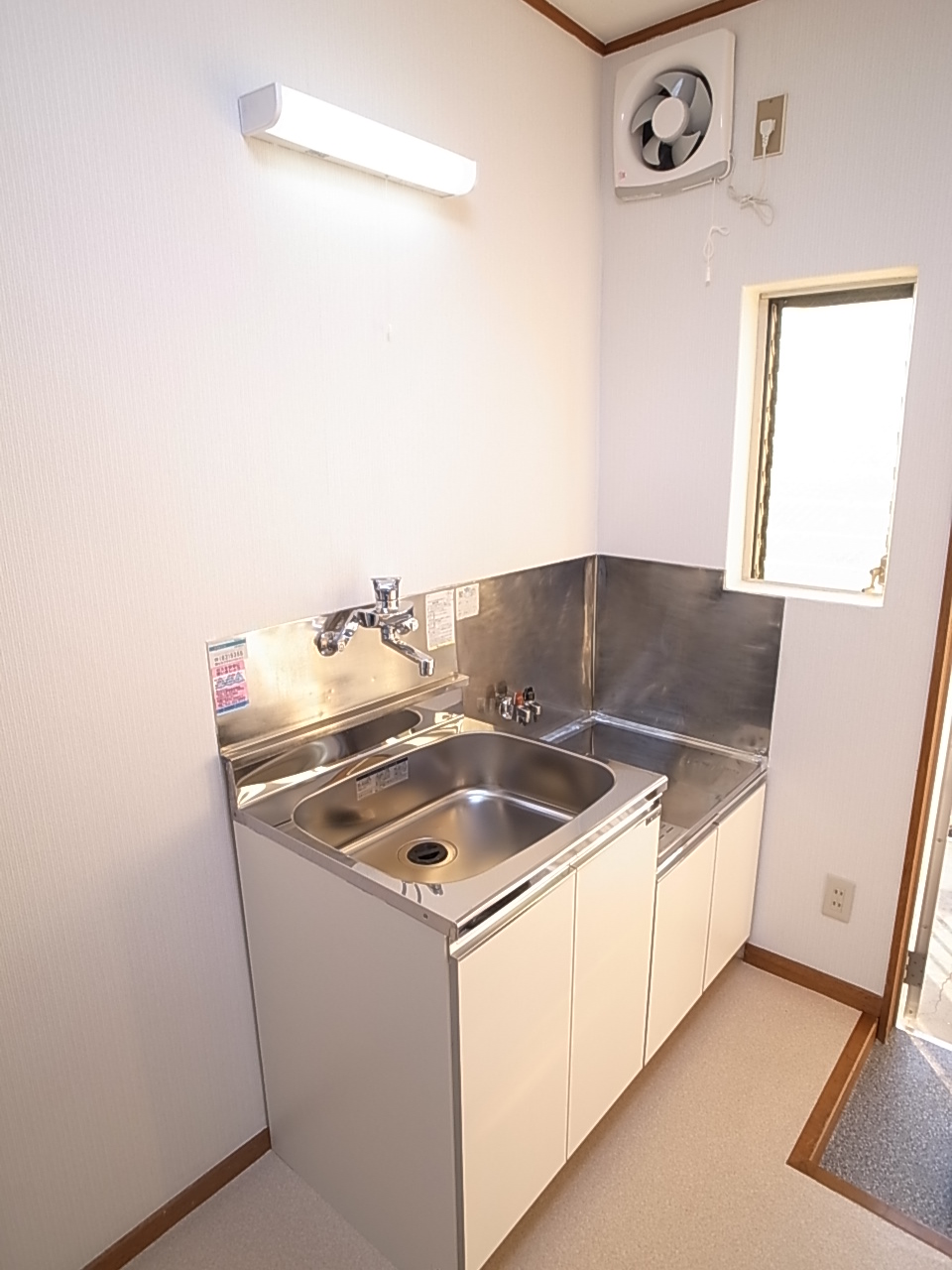 Other Equipment. Clean sink ☆ Since the spacious kitchen can put a bench Yes
